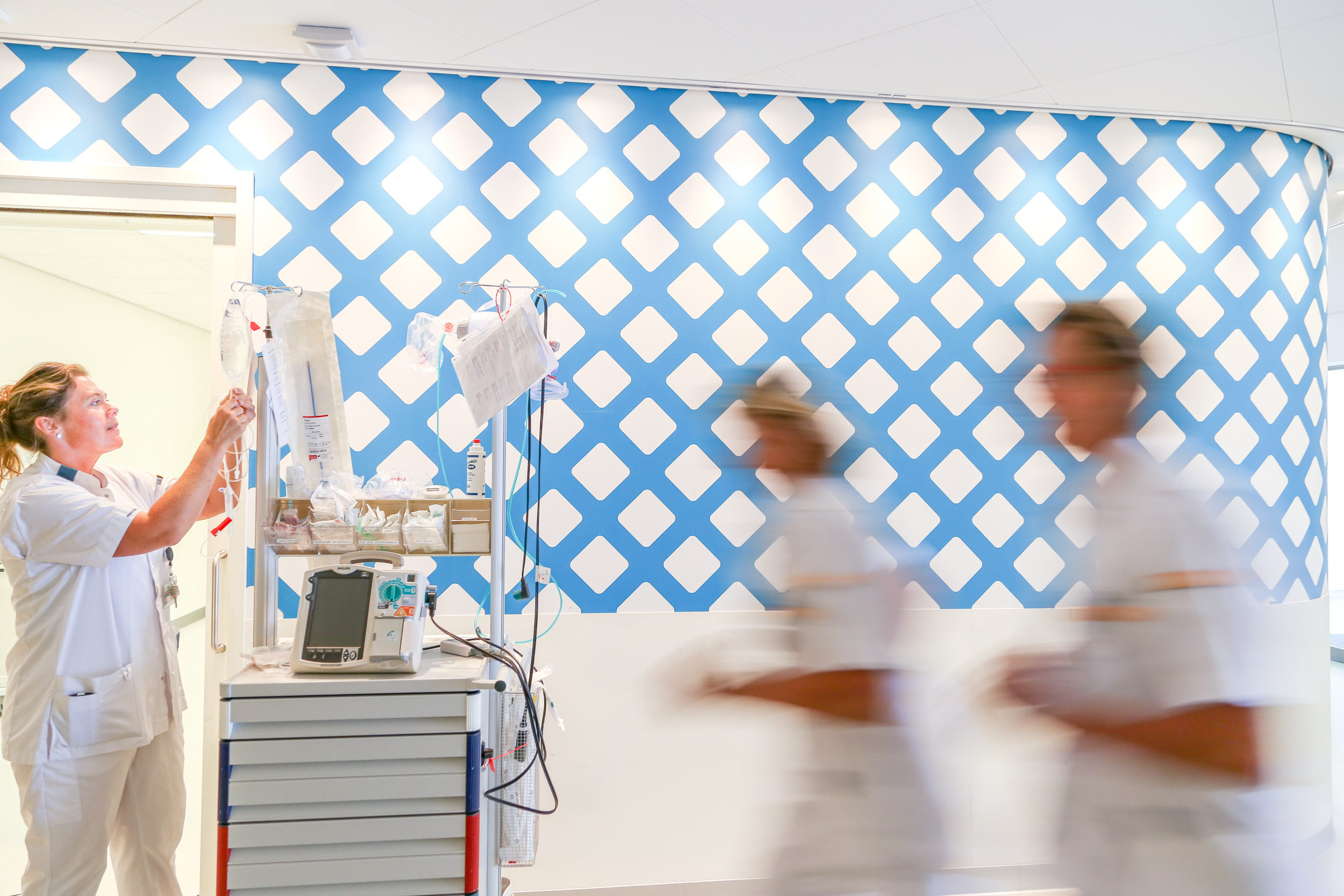 Zorgverleners werken op de spoedeisende hulp